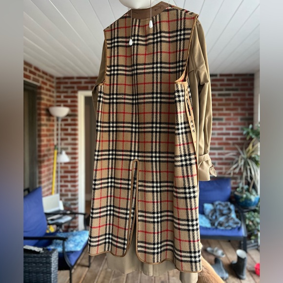 BURBERRY Vintage Trench Coat - Picture 5 of 16